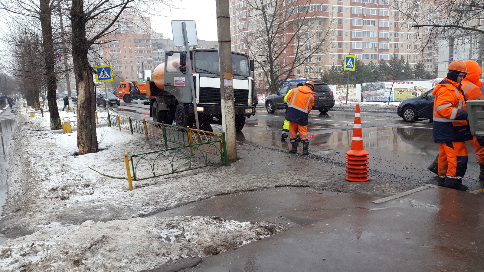 Текущий ремонт дорог производят на улицах поселения Рязановского