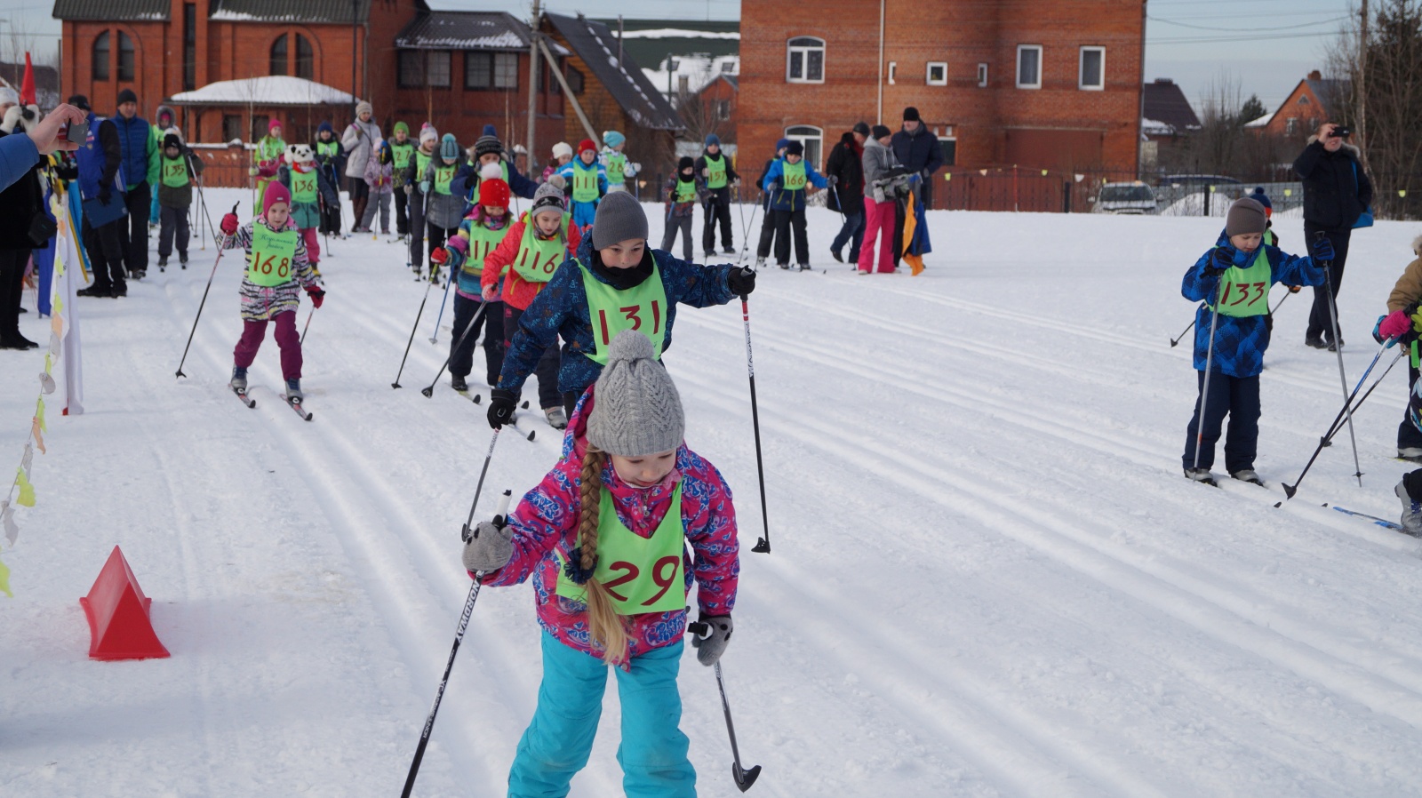 Учащиеся школы № 2083 приняли участие в лыжных гонках «Рязановская лыжня»