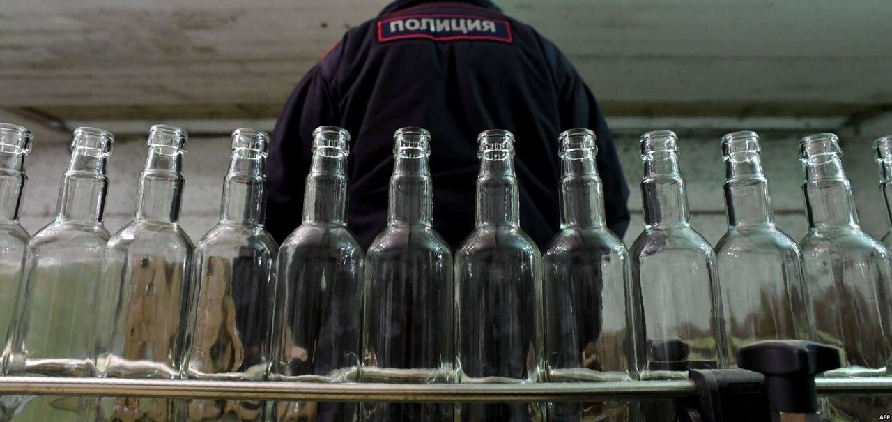 Сотрудники полиции УВД по ТиНАО предупреждает граждан об опасности отравления контрафактным алкоголем